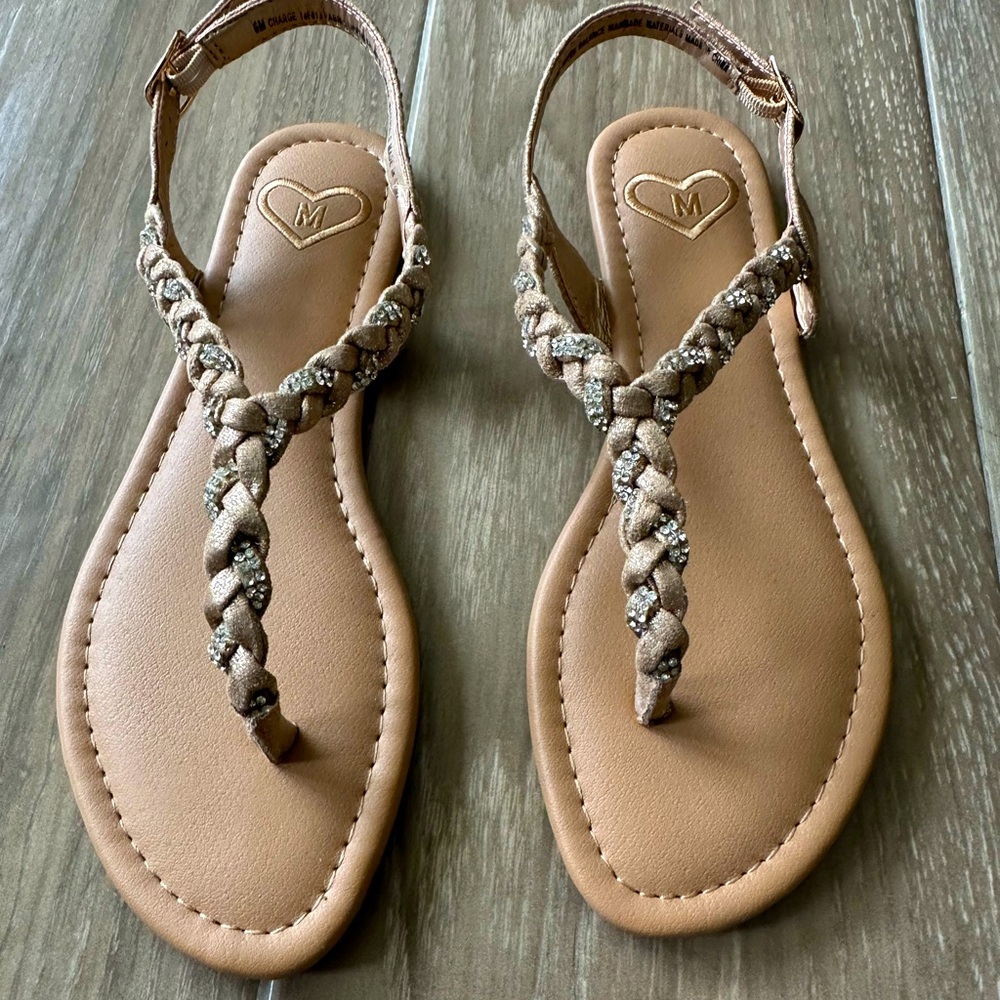 NWOT Sandals with Crystal Detail Size 6